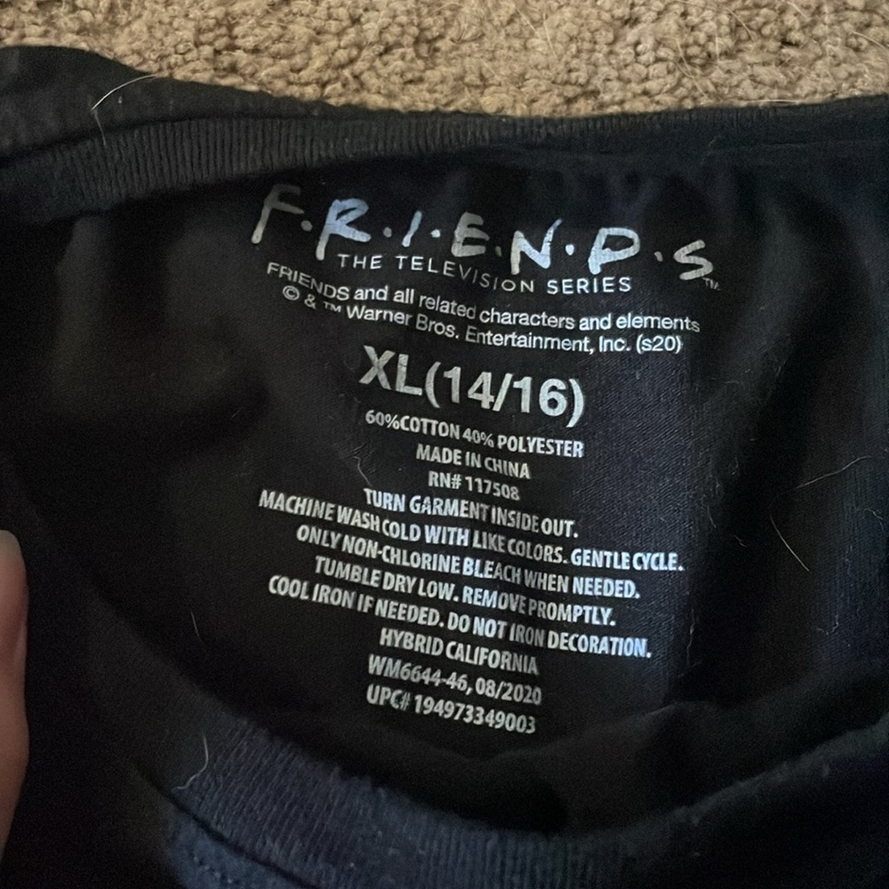 XL FRIENDS tee. - Picture 3 of 3
